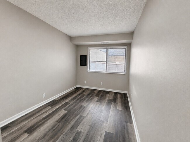 Building Photo - 56 Century Dr