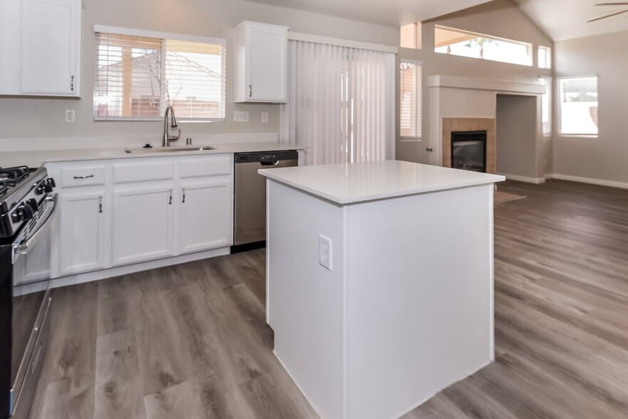 Building Photo - 6033 Highland Gardens Dr