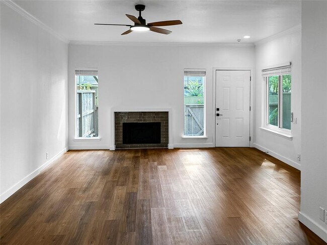 Building Photo - 11731 Lakeside Pl Dr