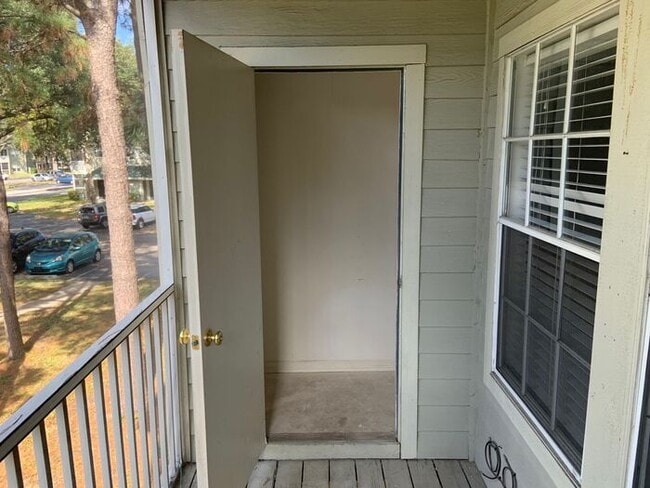 Building Photo - 1 bedroom/1 bath Gated Community in Metrowest!!