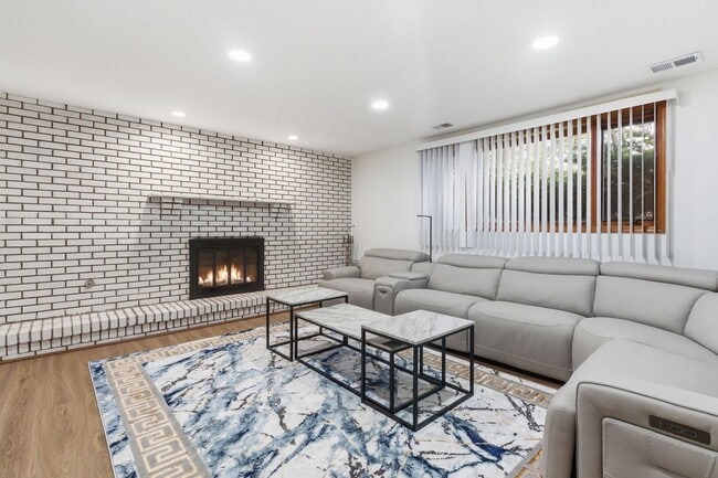 Building Photo - 14433 Mallard Dr