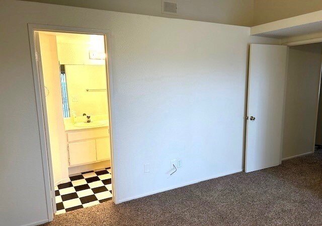 Building Photo - 233 Maple Ct