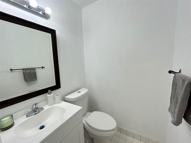 Building Photo - 6255 SW Kendale Lakes Cir