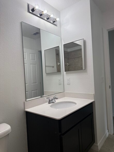 Building Photo - 2259 Seven Oaks Dr