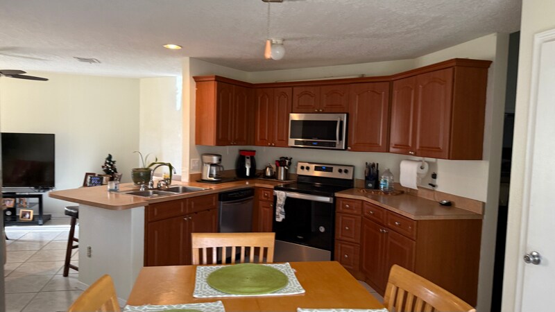 Building Photo - 202 Olivewood Ct