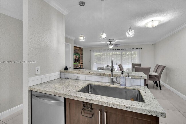 Building Photo - 10112 Royal Palm Blvd