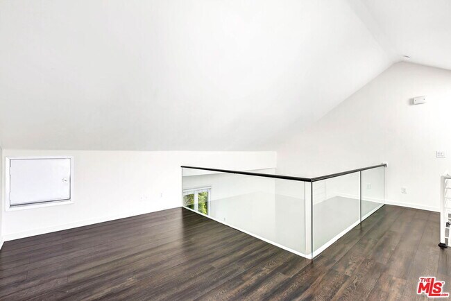 Building Photo - 811 21st St