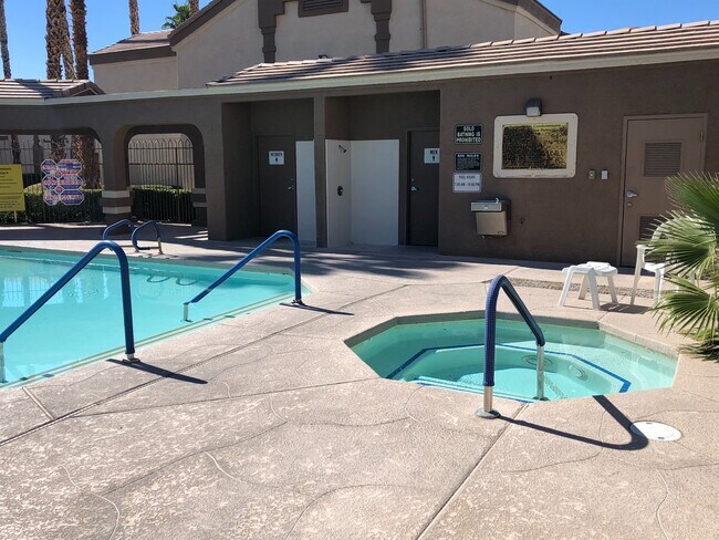 Building Photo - Fantastic 2 Bedroom Condo with Attached Ga...