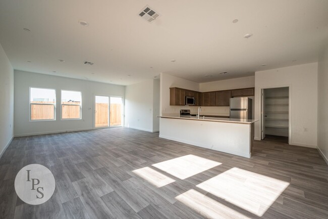 Building Photo - Brand New Eastside Fresno Home, 4BR/2BA, B...