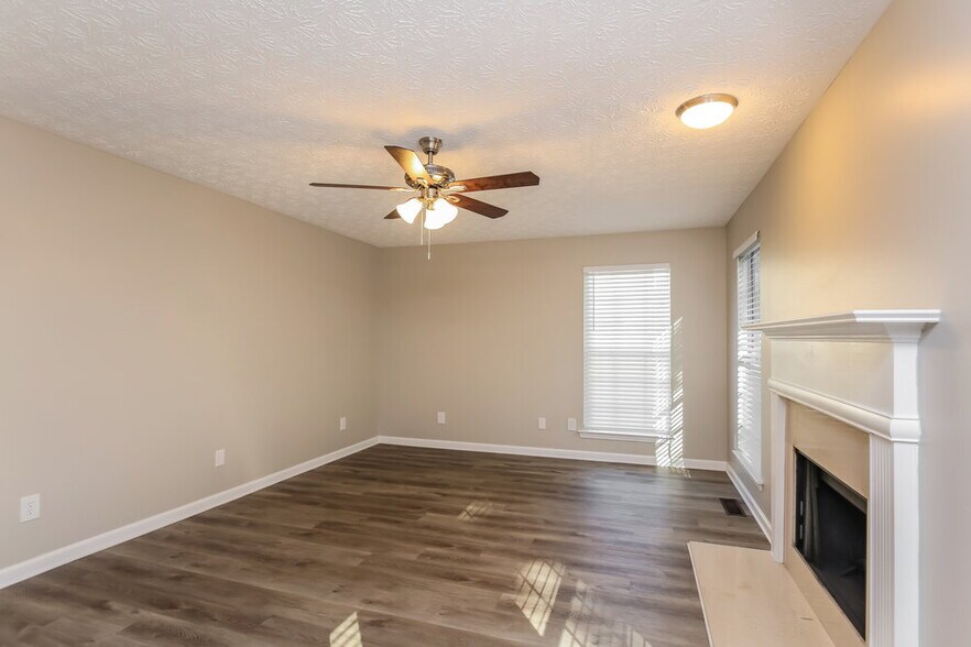 Building Photo - 557 Michael Cir