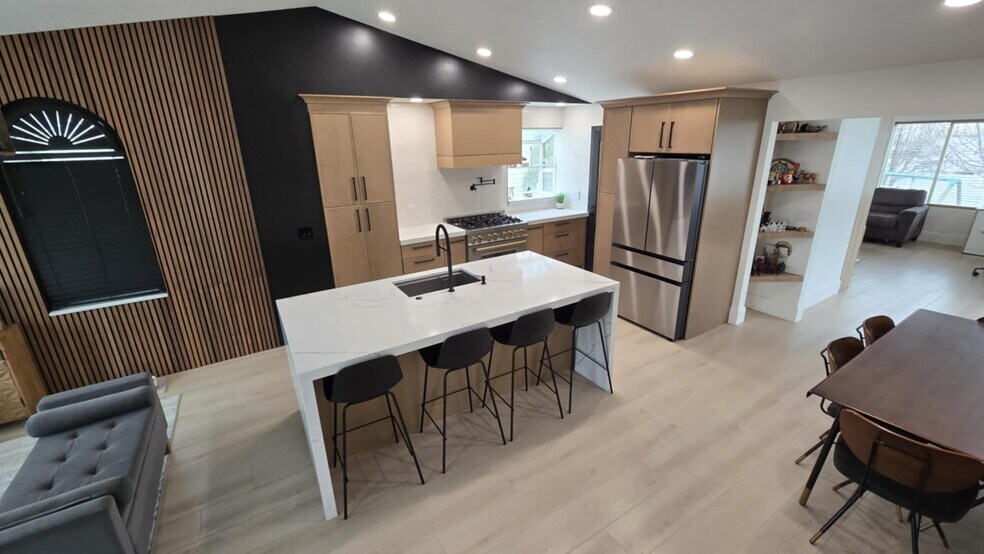 Building Photo - 2504 W Pine Needle Pl