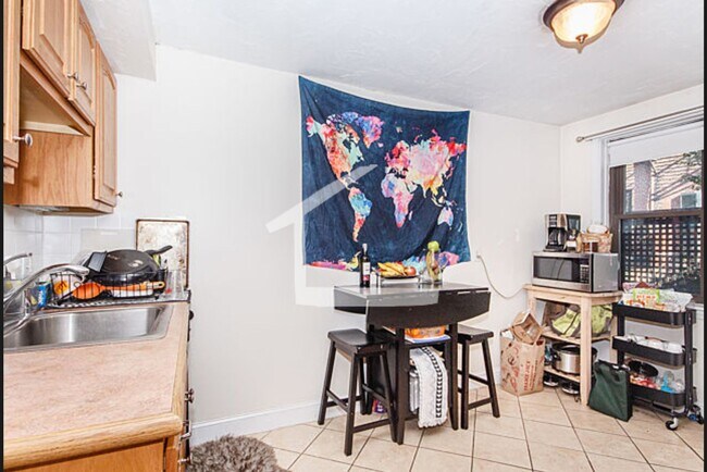 Building Photo - 2 Bedroom Unit in Beacon Hill, heat, Hot W...