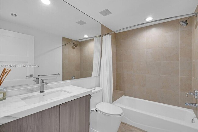 Building Photo - 2831 N Ocean Blvd