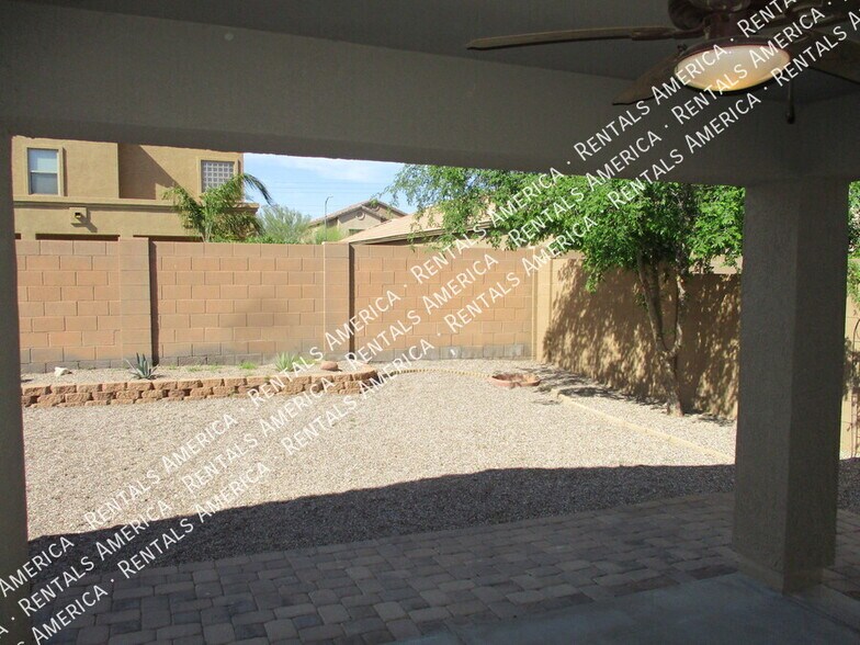 Building Photo - 1364 E Martha Dr