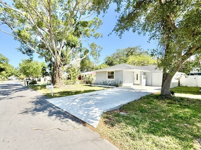 Building Photo - 2712 60th Ave N