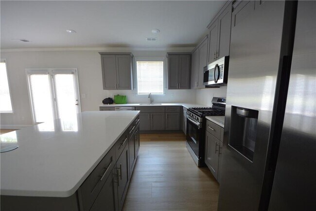 Building Photo - 547 Hellen Vly Dr
