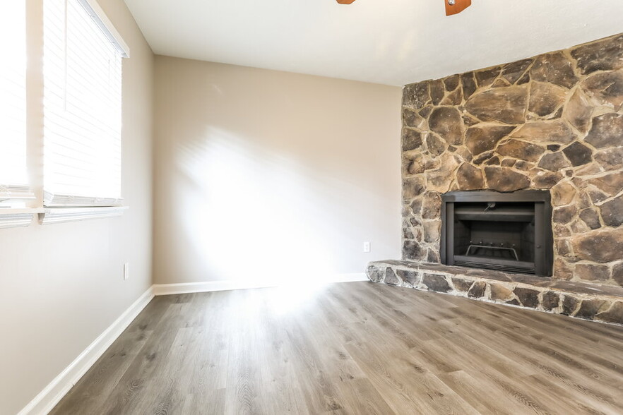 Building Photo - 2194 Cherokee Valley Cir