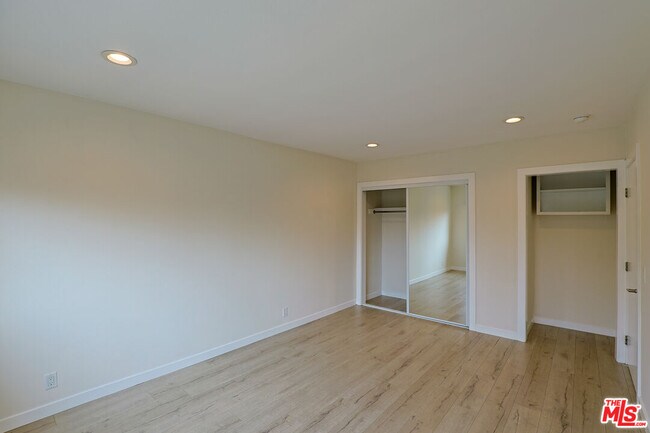 Building Photo - 1277 W 23rd St