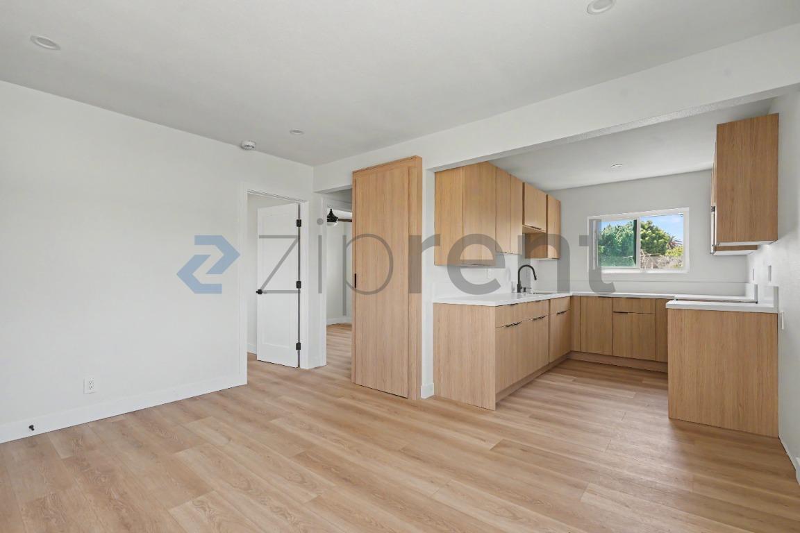 Building Photo - Unit 3
