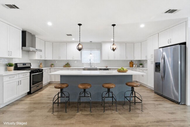 Building Photo - 2122 S Highland Ave