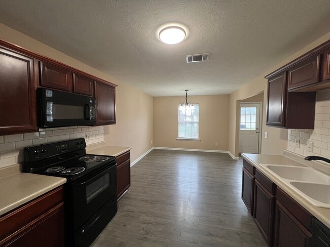 Building Photo - $250 Off First Month's Rent! Nice 3 Bedroom 2 Bath Home in Lavergne - Available Now!
