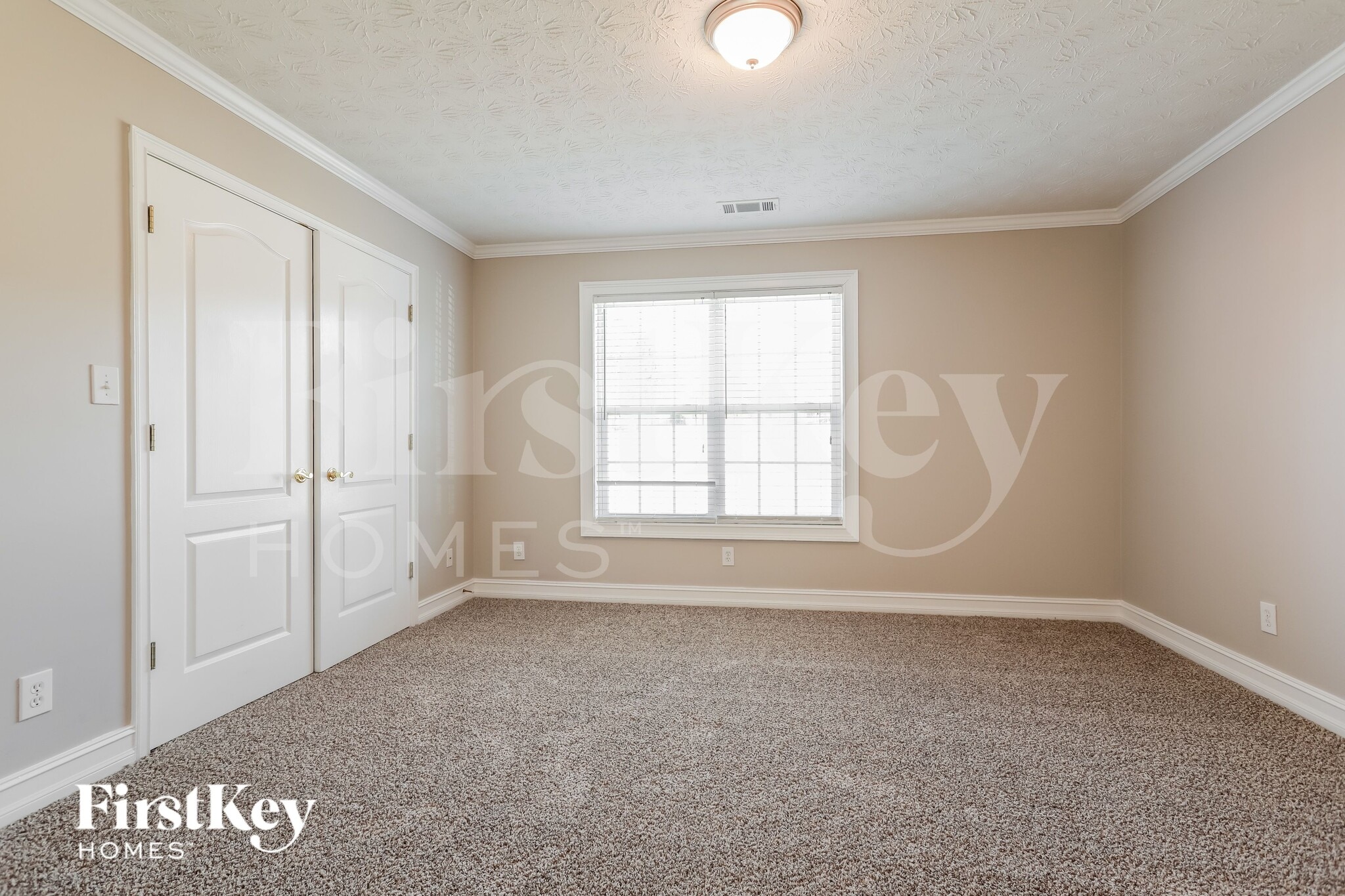 Building Photo - 715 Roland Manor Dr