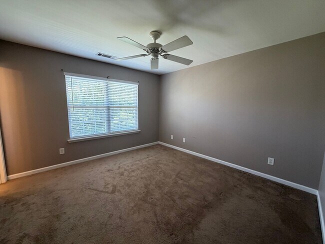 Building Photo - 422 Delta Dr