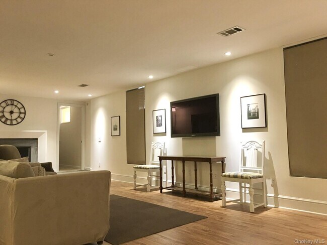 Building Photo - 9 Cedar Hill Rd