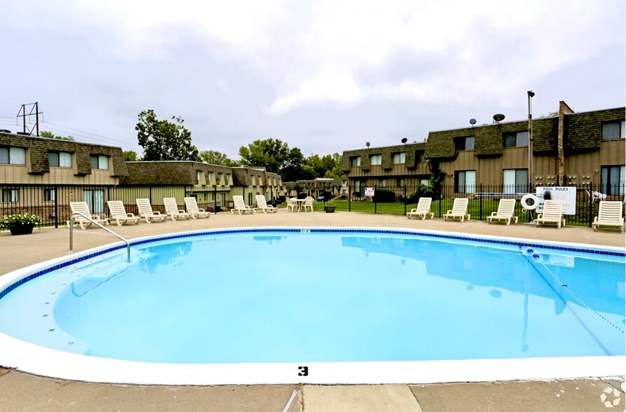 Knollwood Apartments 4700 N Highland Ave Kansas City MO 64116