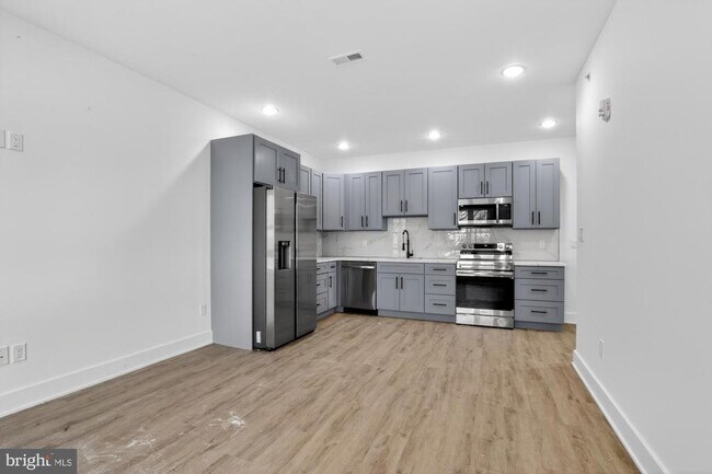 Building Photo - 2331 E York St