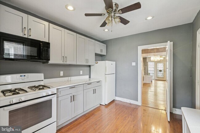 Building Photo - 6257 N 18th St