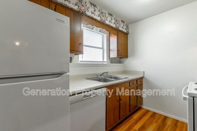 Building Photo - 17 Knollwood Dr