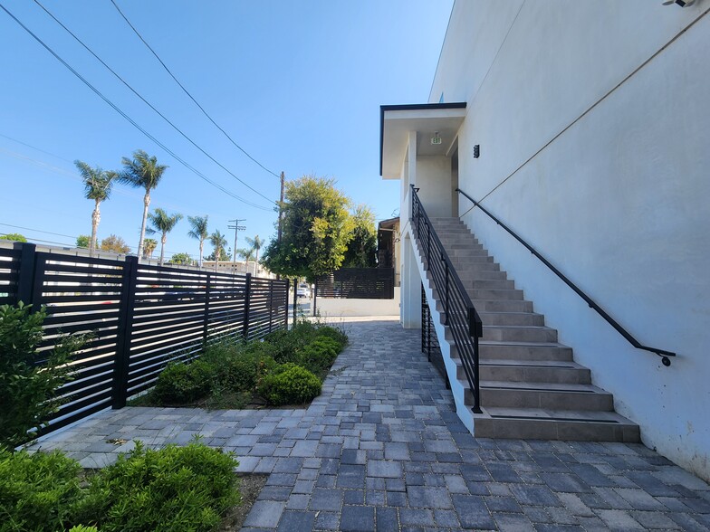 Building Photo - 6061 Fulton Ave