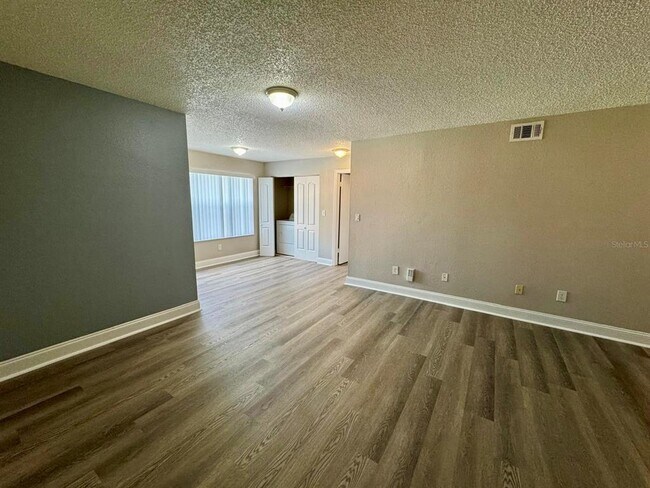 Building Photo - 4560 Commander Dr