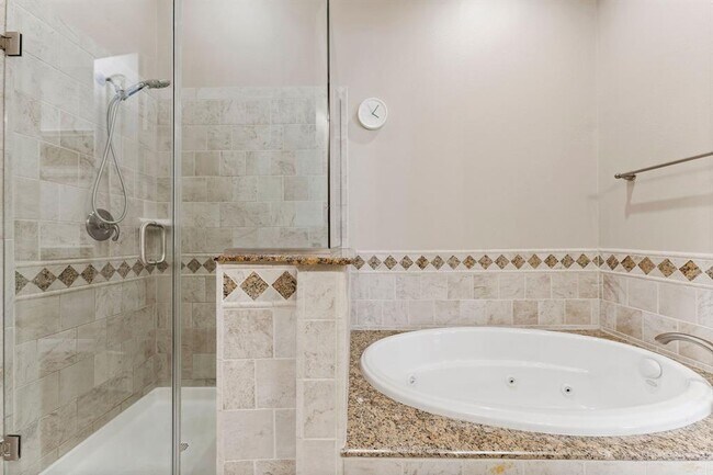 Building Photo - 1038 Memorial Village Dr