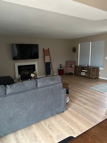 Building Photo - 102 Chancellor Ct