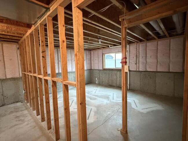 Building Photo - 2103 925 W