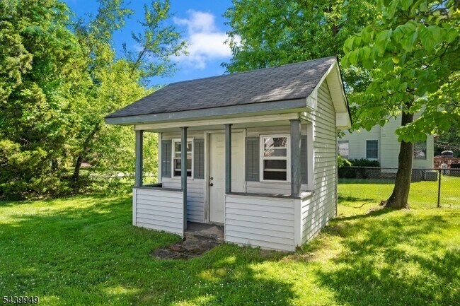 Building Photo - 32 Montville Ave