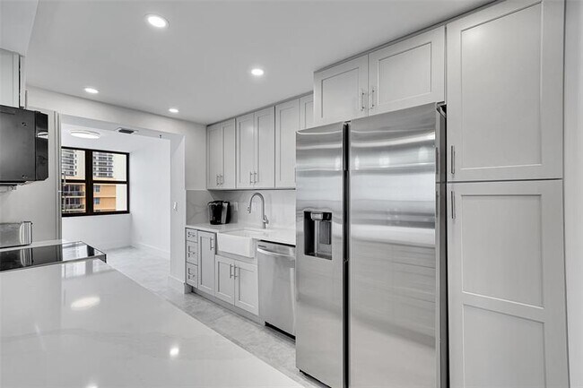 Building Photo - 2301 S Ocean Dr