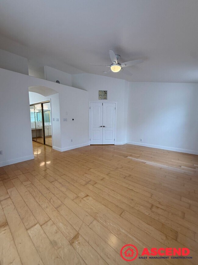Building Photo - Spacious 4 Bed / 3 Bath Home in Haggin Oaks!