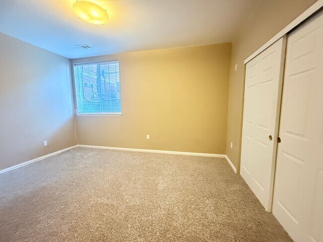 Building Photo - $O DEPOSIT OPTION. SPACIOUS 3-BEDROOM TOWNHOUSE IN KENSINGTON TOWNHOMES