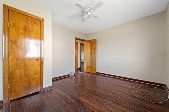 Building Photo - 1001 5th St