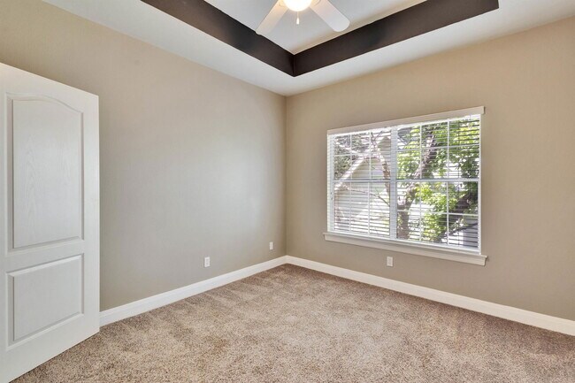 Building Photo - 2358 Wilson St