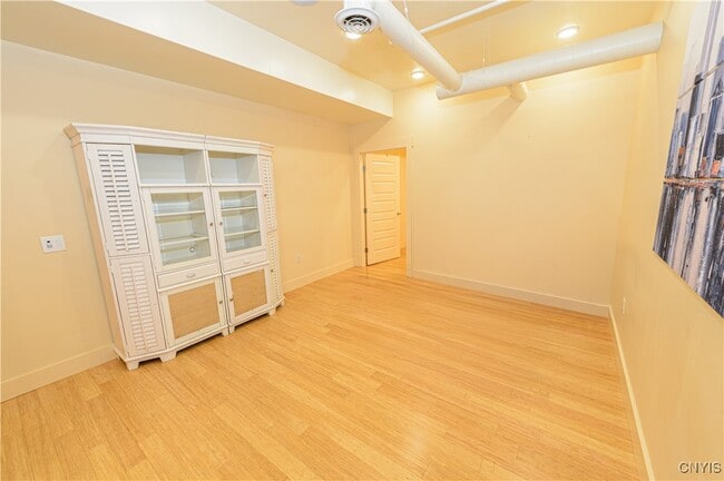 Building Photo - 435 S Warren St