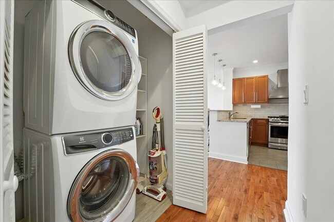 Building Photo - 15 FREEDOM Way