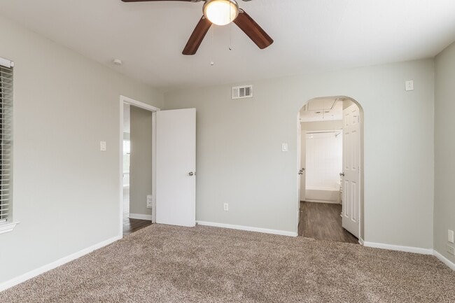 Building Photo - 2503 Silver Trumpet Dr