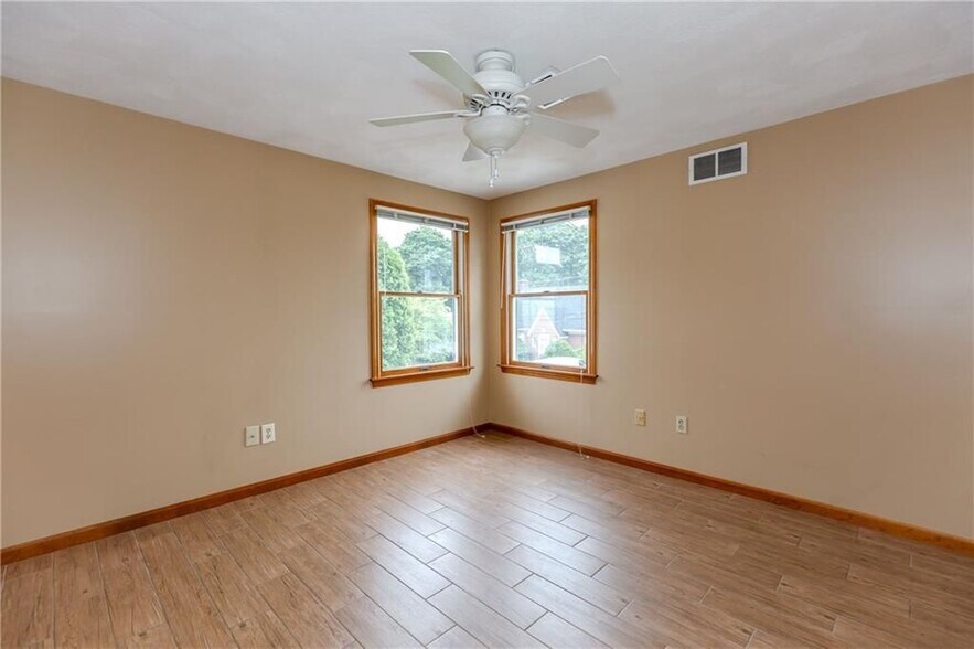 Building Photo - 53 Hazael St
