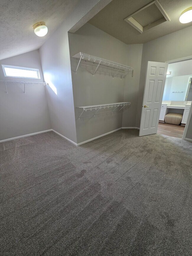 Building Photo - Primary Bedroom of Your Dreams! 3 bedroom/3 bathroom/3 car garage