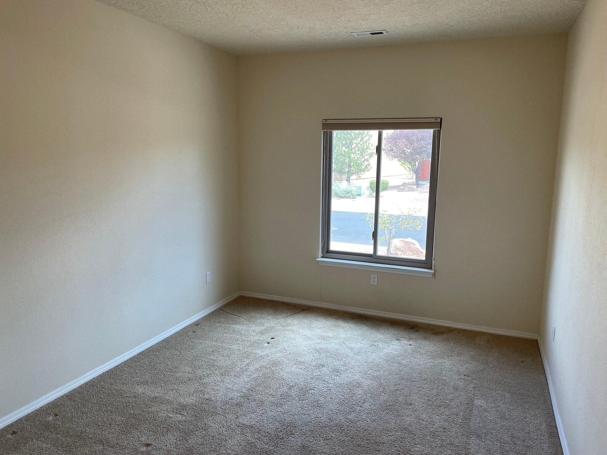 Building Photo - 931 Desert Willow Ct