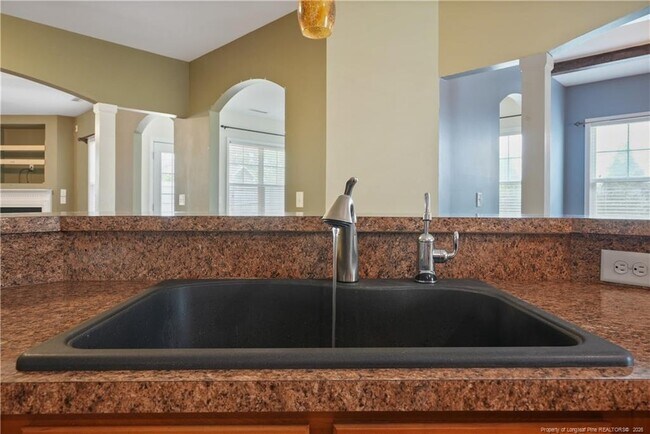 Building Photo - 415 Highgrove Dr